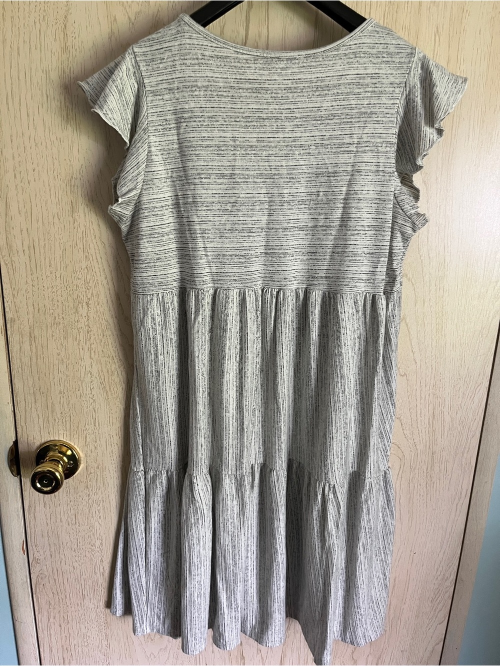 Caution To the Wind Flutter Cap Tiered Heather Gray Mini Dress Size Medium - Picture 5 of 7